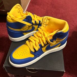 Jordan 1 Retro High (OG) Size 1 Youth  ***Brand New*** Never worn